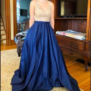 Prom girl prom dress! never worn out! Only tried on twice.